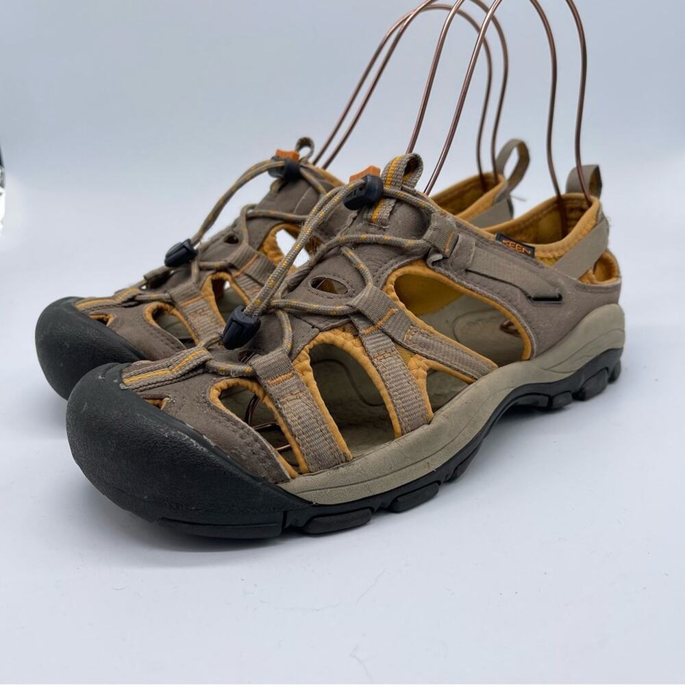 Keen Slip On Sandals. Size similar to a 9. Good condition.